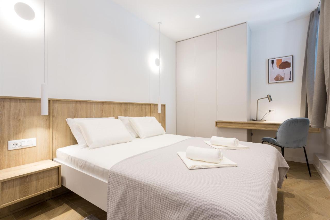 Floor Luxury Apartment